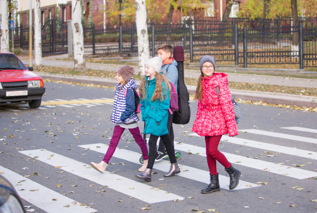 school kids crossing the street