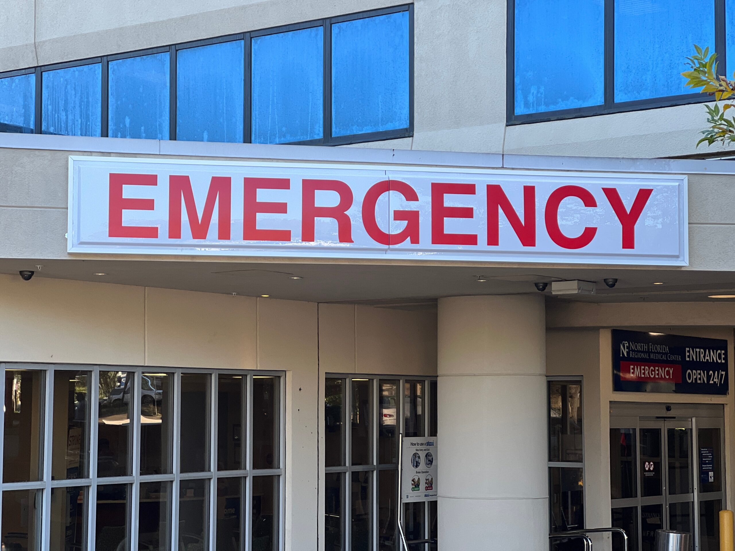 ER Emergency hospital entrance sign